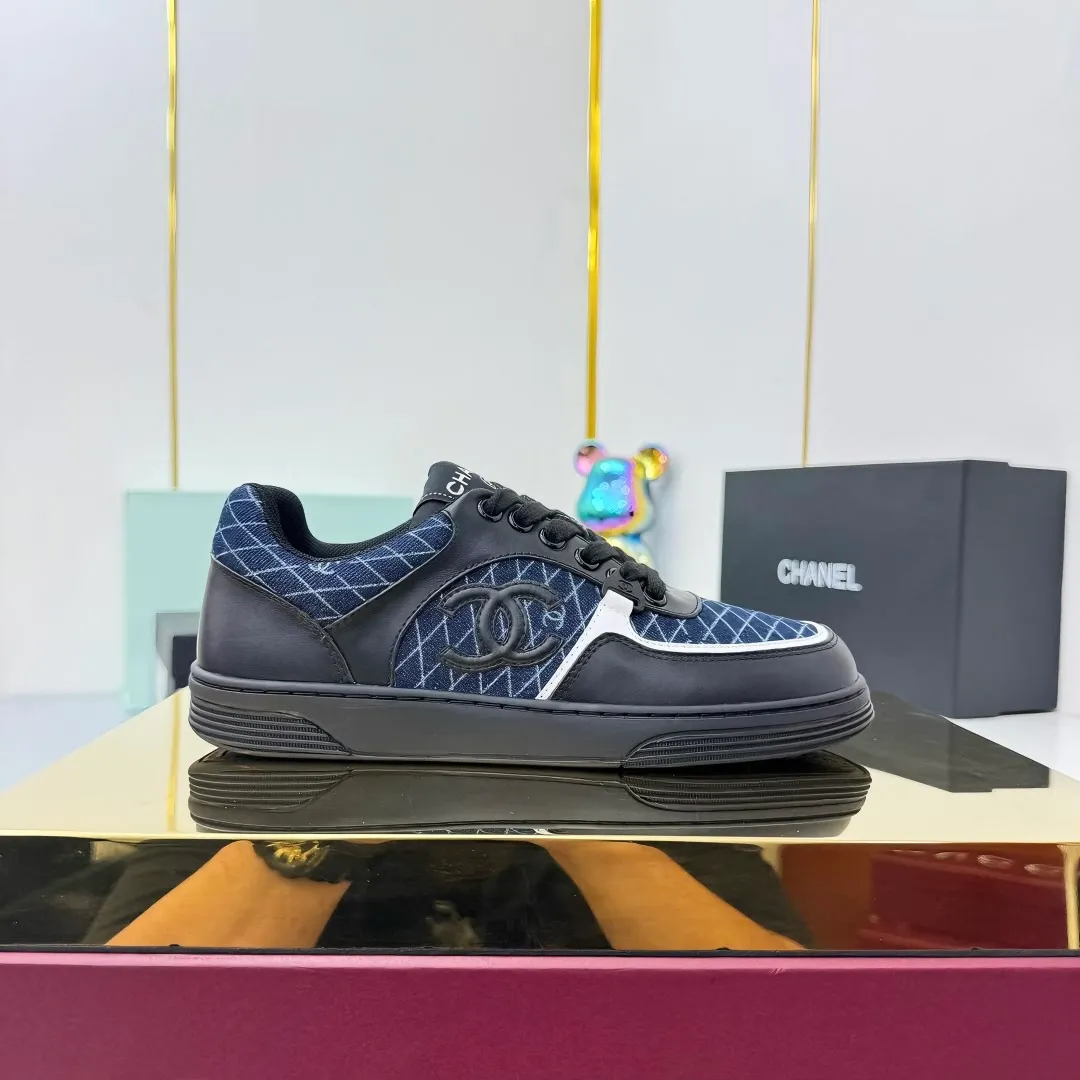 👟👟Ex-factory price 620👟👟High quality! ! ! CHANEL Chanel 25A latest thick-soled casual sports shoes. The counter is synchronized. The counter is very popular. It is a shoe that is very difficult to buy. The most popular thick-soled casual shoes on the Internet. As you can imagine, the most popular thick-soled casual shoes can not be missed. It has both good looks and comfort. Simple and versatile. The thick sole increases the height and is super versatile. Whoever wears it will look better. Upper: cowhide stitching. Lining: breathable mesh. Outsole: TPU original outsole. Size: 35-41 👉